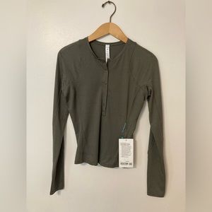NWT Lululemon Lightweight Hiking Henley